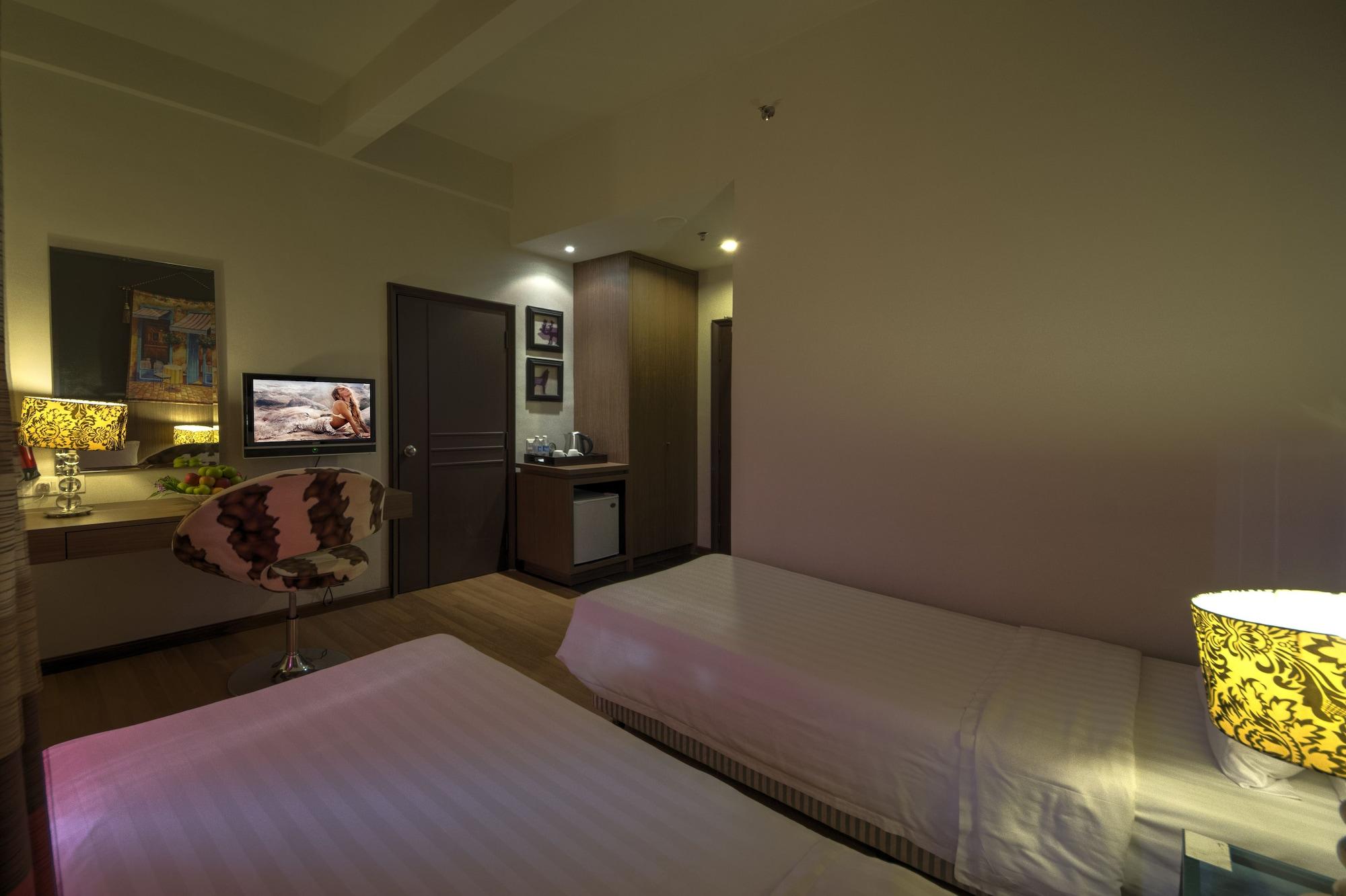 Arenaa Deluxe Hotel 3*