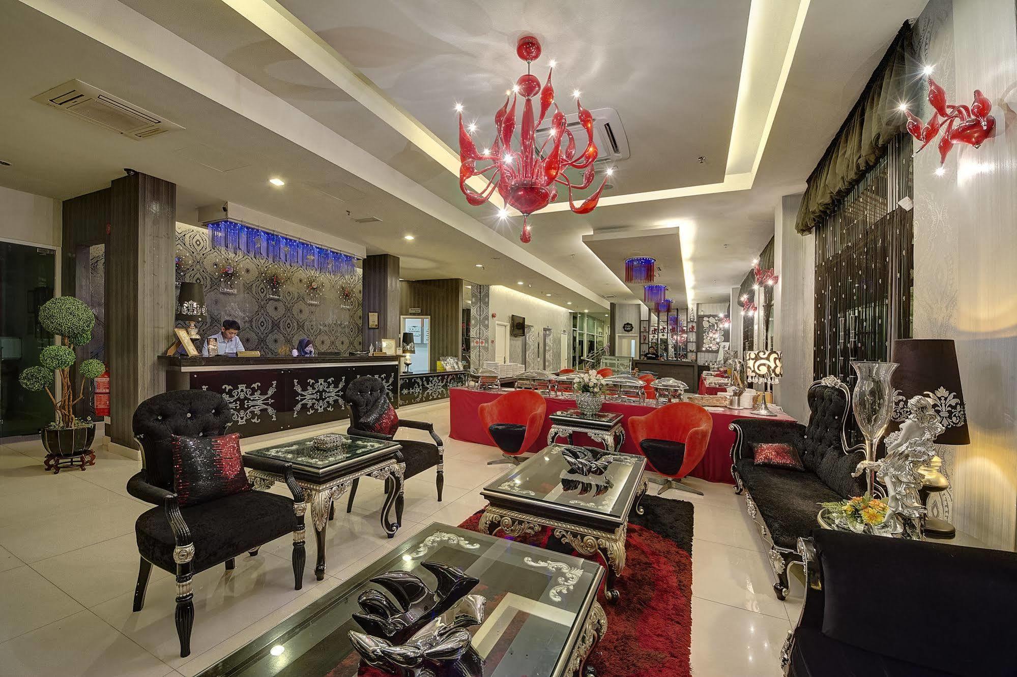 Arenaa Deluxe Hotel 3*